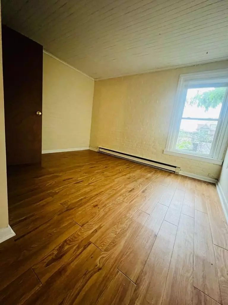 2 Bedroom w/ Parking – 207.5 S Union Street #1, Burlington VT – June 1, 2026