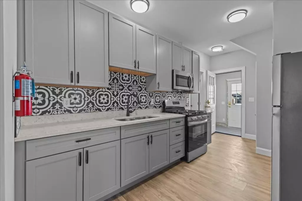 Newly Renovated 4 BDRM APT Available June 1st – Burlington VT