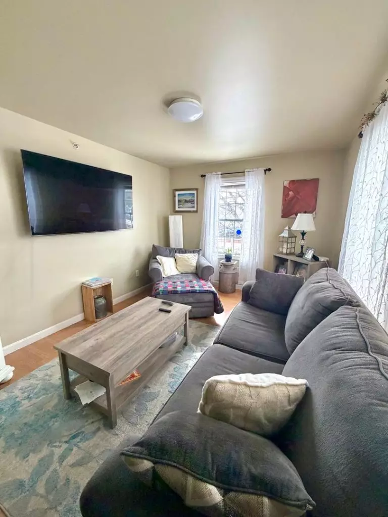 2 Bedroom with Laundry and Parking – 1144 North Ave in Burlington