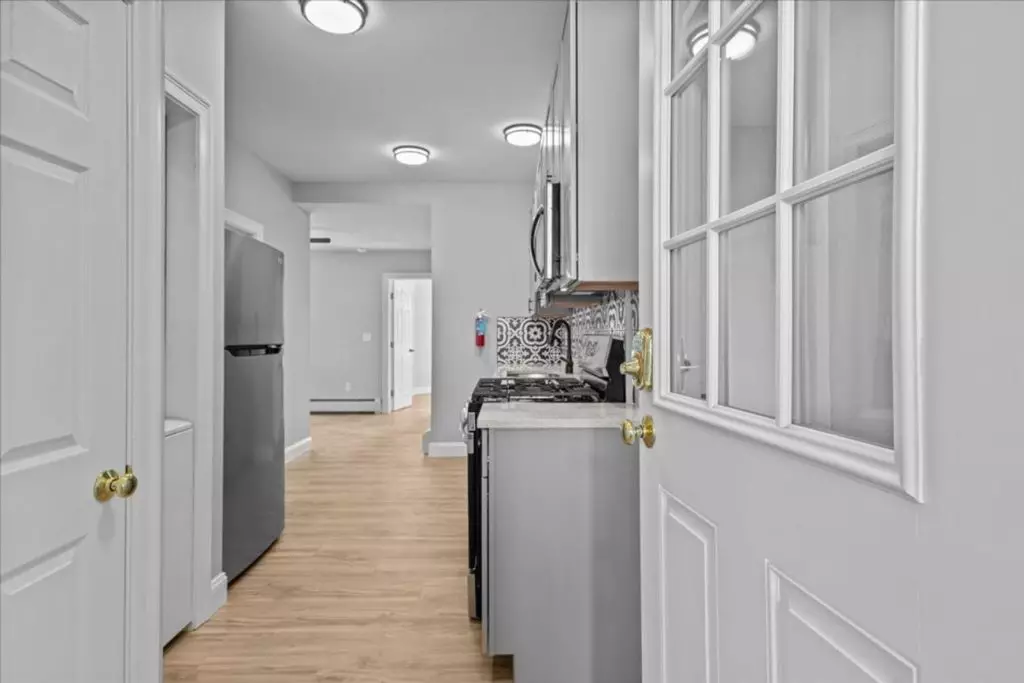 Newly Renovated 4 BDRM APT Available June 1st – Burlington VT