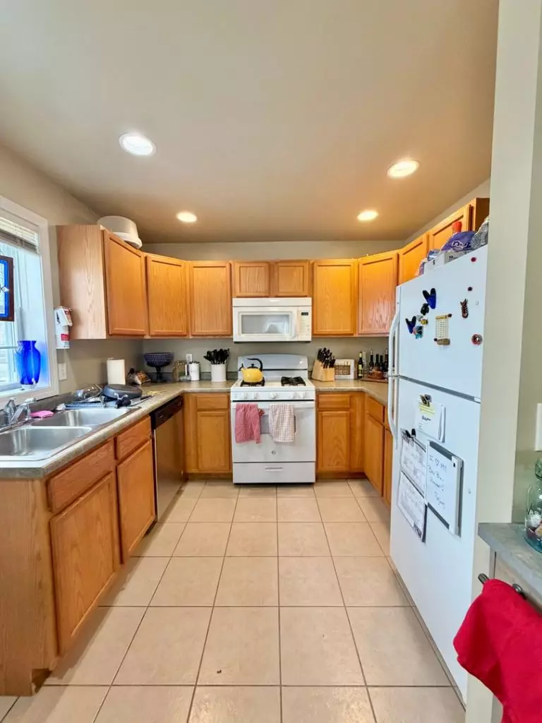 2 Bedroom with Laundry and Parking – 1144 North Ave in Burlington