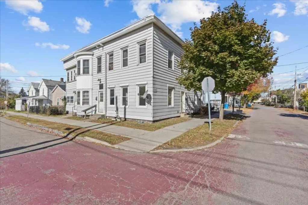 Newly Renovated 4 BDRM APT Available June 1st – Burlington VT