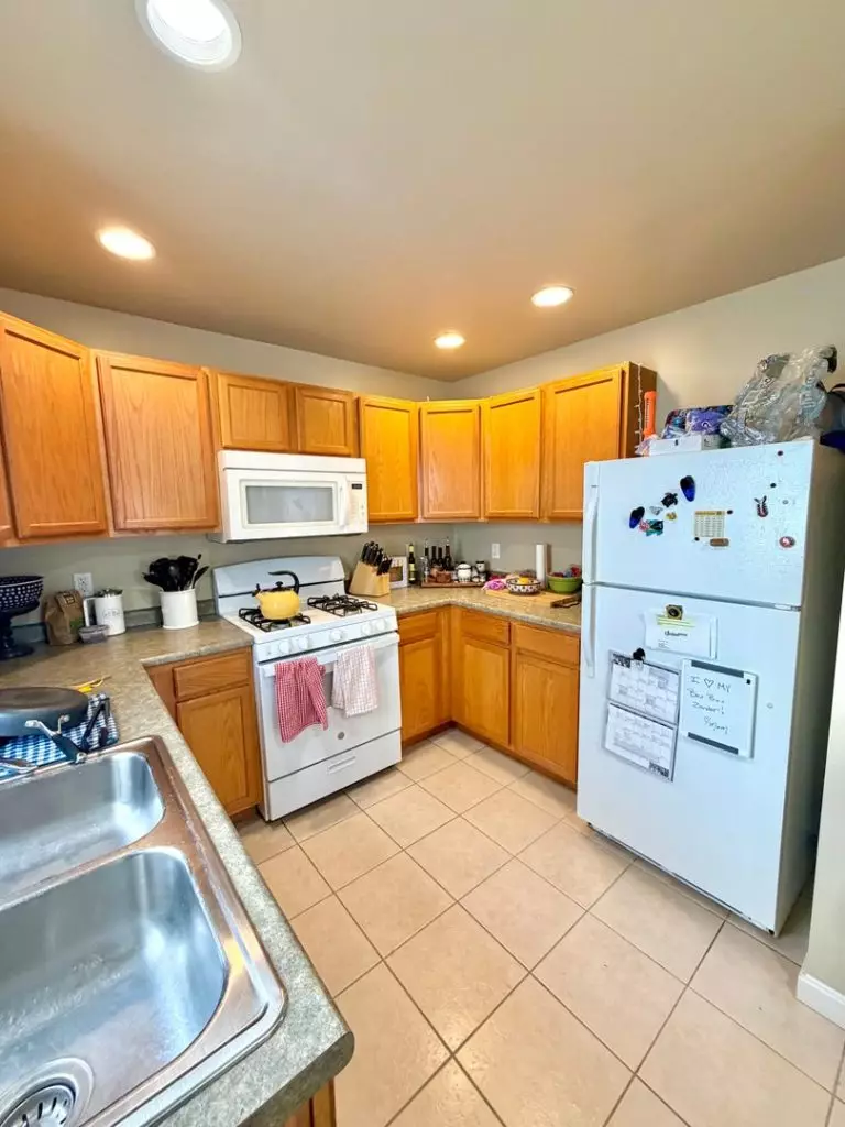 2 Bedroom with Laundry and Parking – 1144 North Ave in Burlington