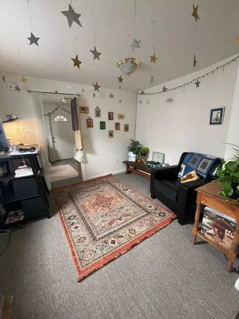 Cozy 1 Bedroom with Off Street Parking in Burlington – Available June 1st, 2026