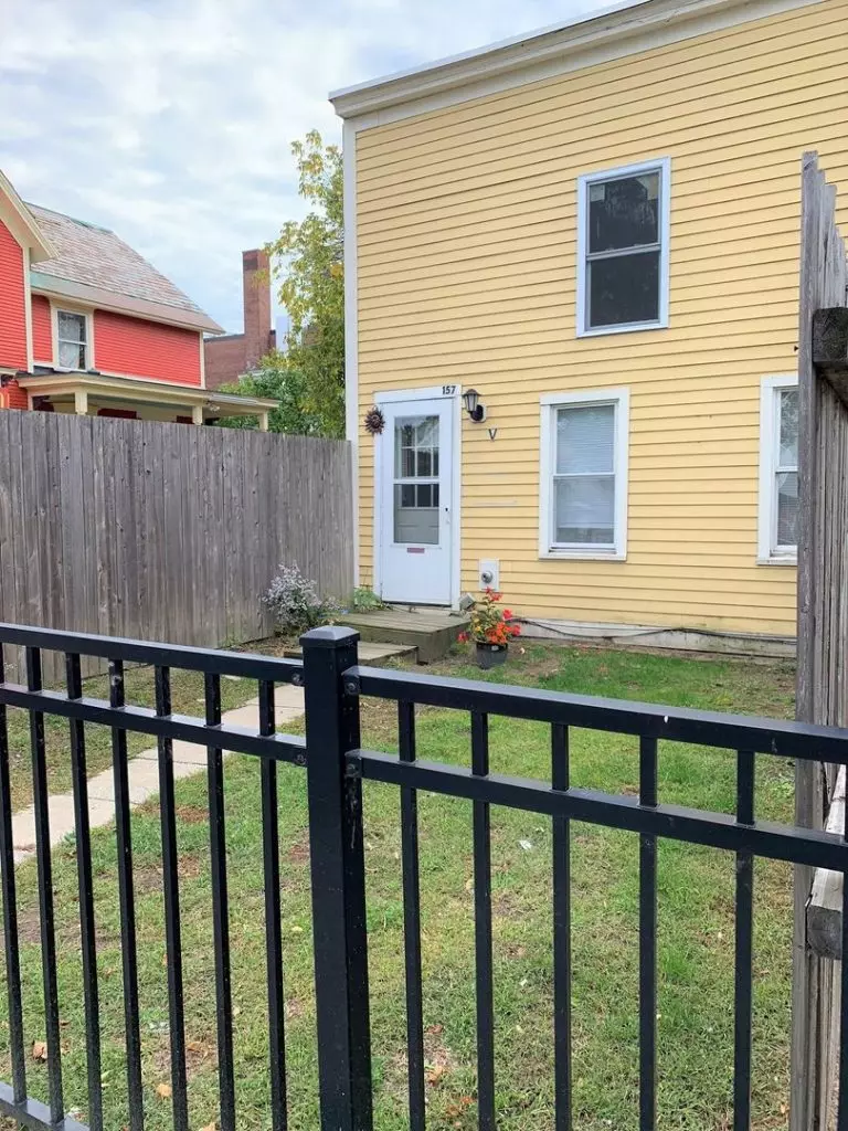 One bedroom with Laundry – 157 North Street, Burlington VT – June 1st, 2026