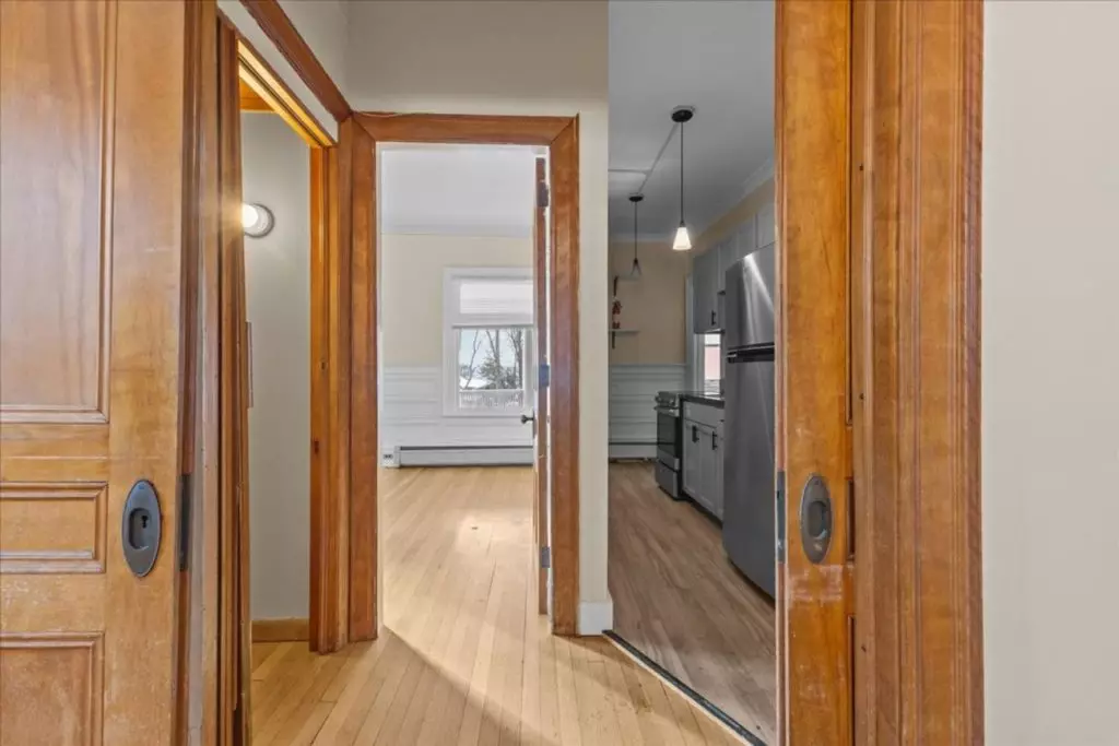 207 S Union Street #1 – Available Now *SHORT-TERM LEASE* Burlington