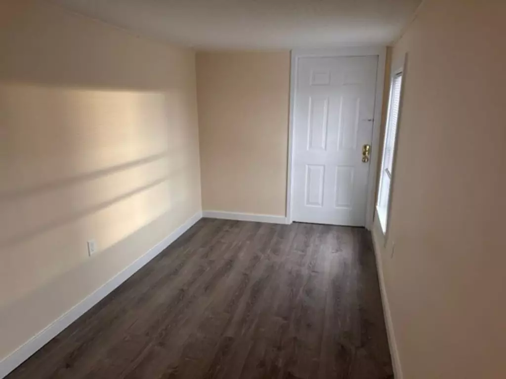 Newly Renovated 2 bedroom apartment