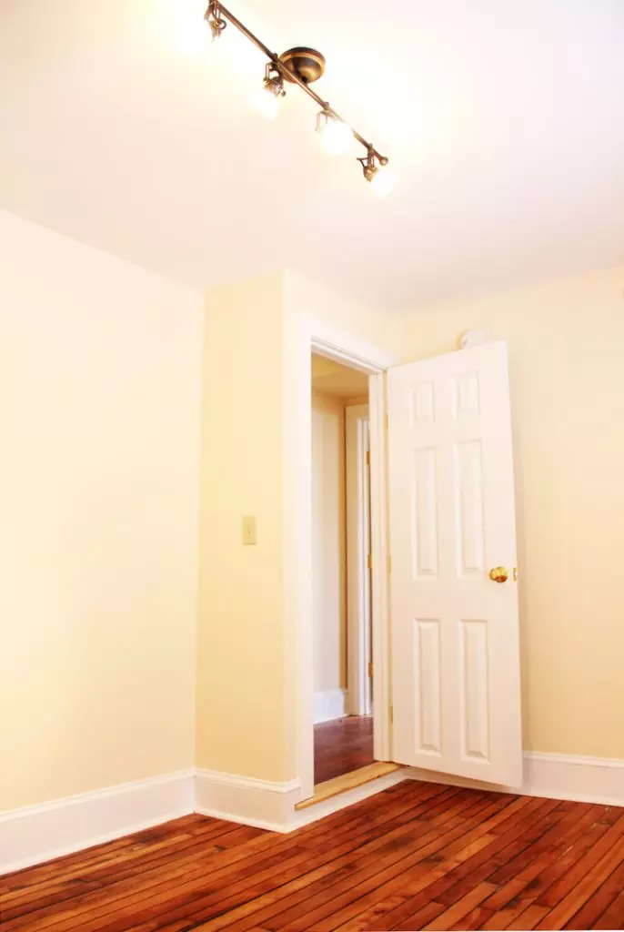 Updated 2 Bedroom w/ Laundry – 48 North Champlain #1, Burlington VT- June 1st 2026