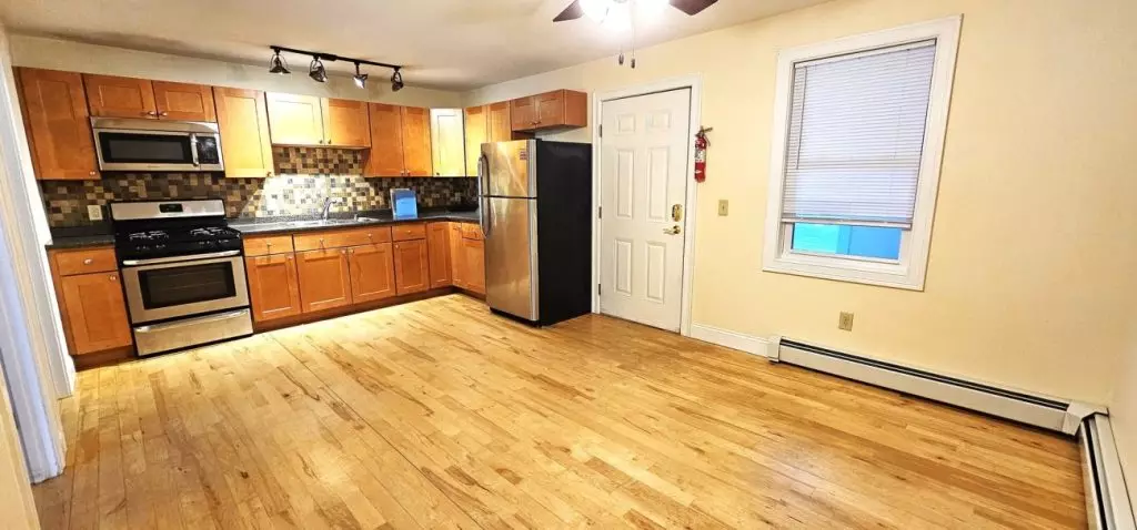 One bedroom available – Heat included!