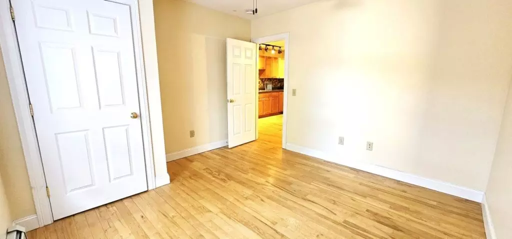 One bedroom available – Heat included!