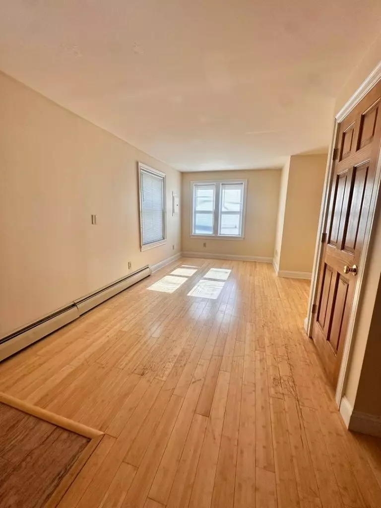 3 Bedroom in Burlington 86 Pitkin Street #1- June 1st, 2026