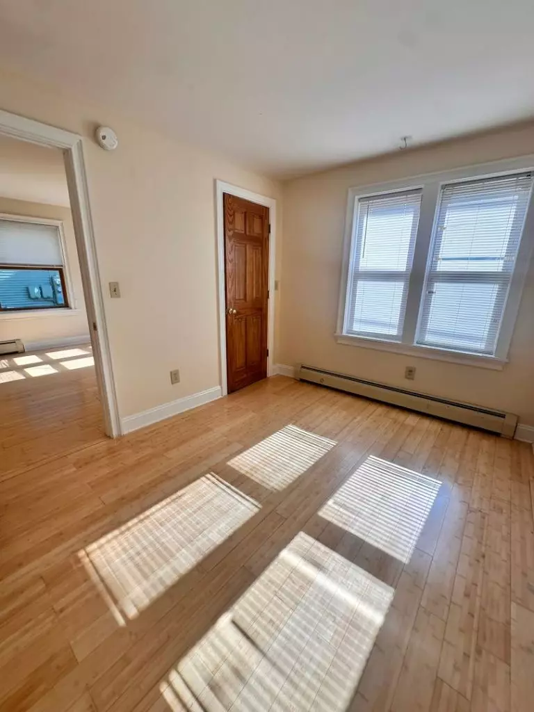 3 Bedroom in Burlington 86 Pitkin Street #1- June 1st, 2026