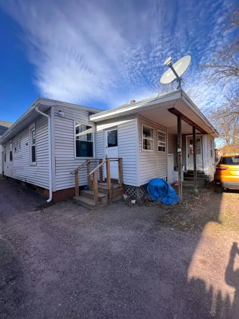 Spacious Studio Apartment Available June 1st!