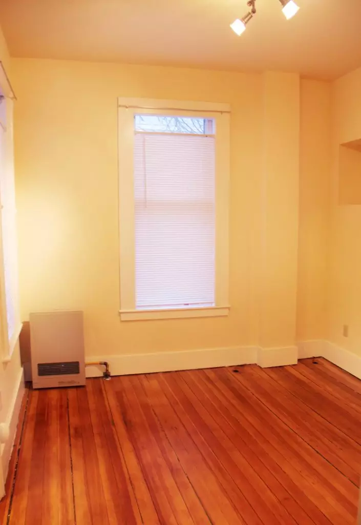 Studio with parking and laundry available close to downtown, Burlington VT!