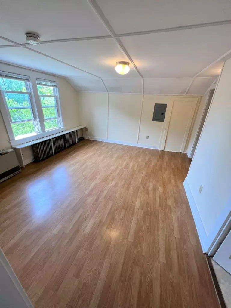 Spacious Studio in South End Burlington – Available June 1st!