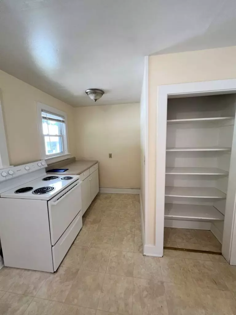 Spacious Studio in South End Burlington – Available June 1st!