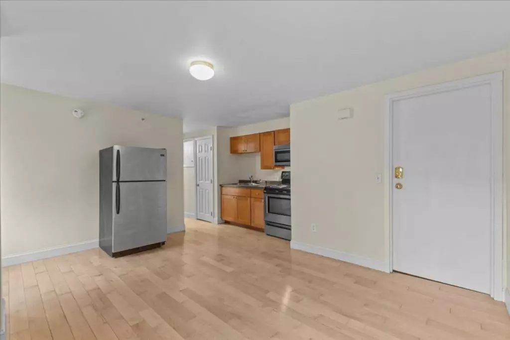 One Bedroom, 141 Main Street, Burlington – Available June 1st, 2026