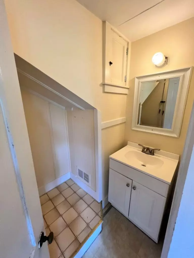 Spacious Studio in South End Burlington – Available June 1st!
