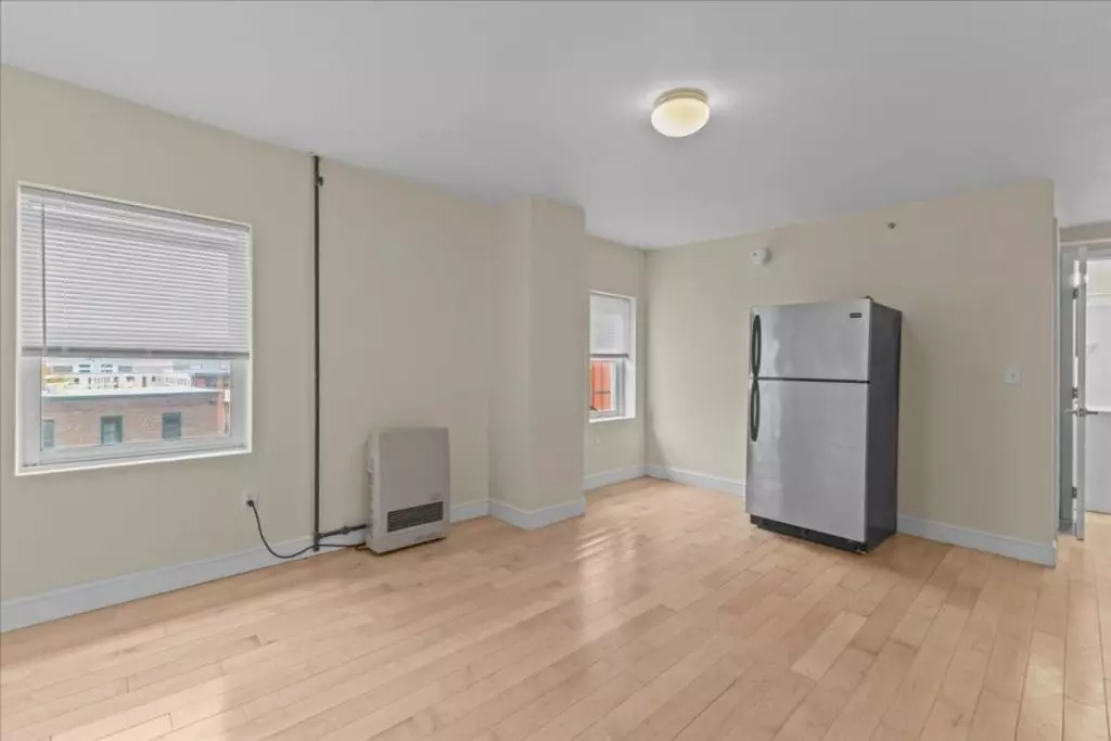 One Bedroom, 141 Main Street, Burlington – Available June 1st, 2026