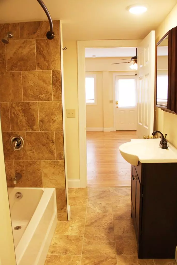 Studio with Laundry – 153 North Winooski Ave #10, Burlington VT – June 1st, 2026