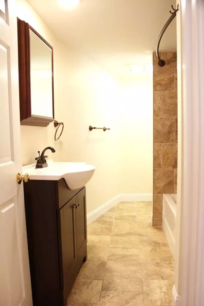 Studio with Laundry – 153 North Winooski Ave #10, Burlington VT – June 1st, 2026
