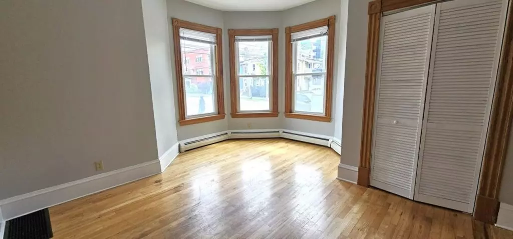 1 BD, HEAT & HOT WATER INCLUDED, Burlington, VT- Close to UVM Campus