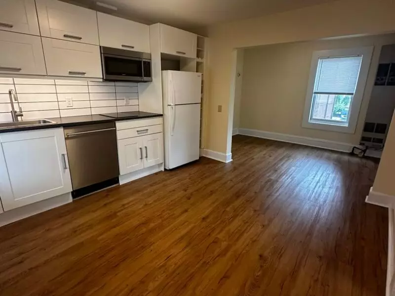9 Lakeview Terrace #2, Burlington, VT | 2 Bedroom Apartment with Lake Views | June 2027