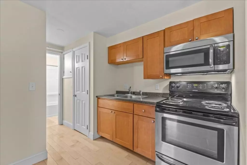 One Bedroom, 141 Main Street, Burlington – Available June 1st, 2026