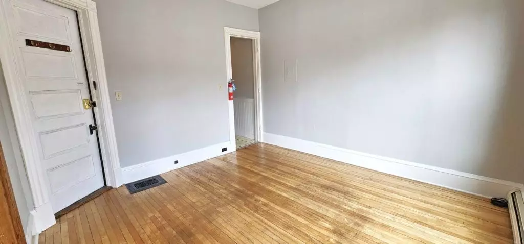 1 BD, HEAT & HOT WATER INCLUDED, Burlington, VT- Close to UVM Campus