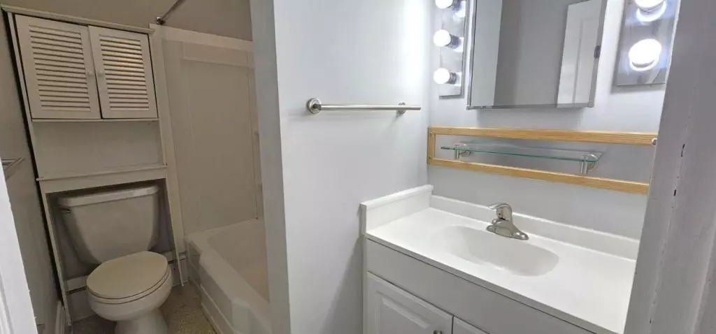 1 BD, HEAT & HOT WATER INCLUDED, Burlington, VT- Close to UVM Campus