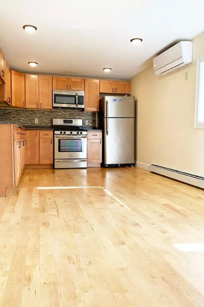 2 Bedroom with Laundry/Parking – 152A North Street, Burlington VT- June 1st, 2026