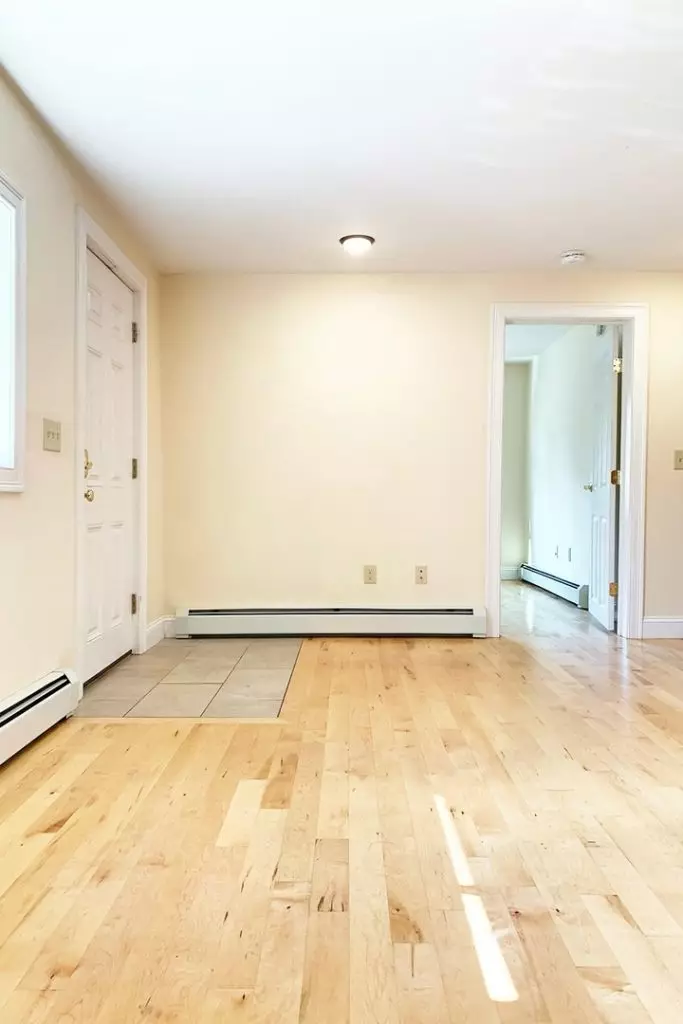 2 Bedroom with Laundry/Parking – 152A North Street, Burlington VT- June 1st, 2026