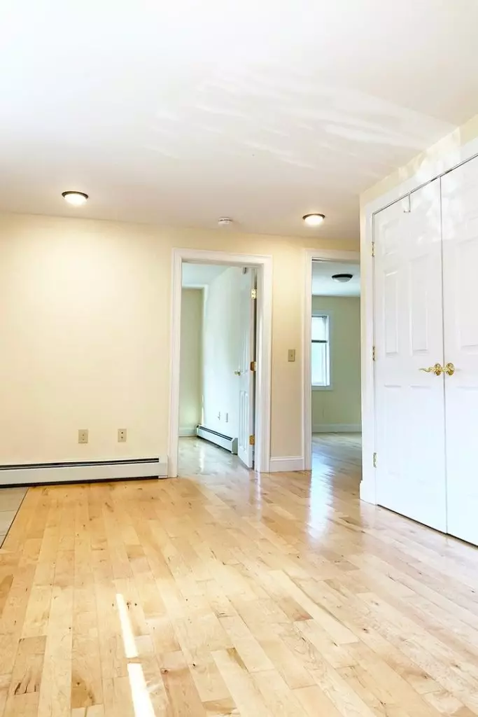 2 Bedroom with Laundry/Parking – 152A North Street, Burlington VT- June 1st, 2026