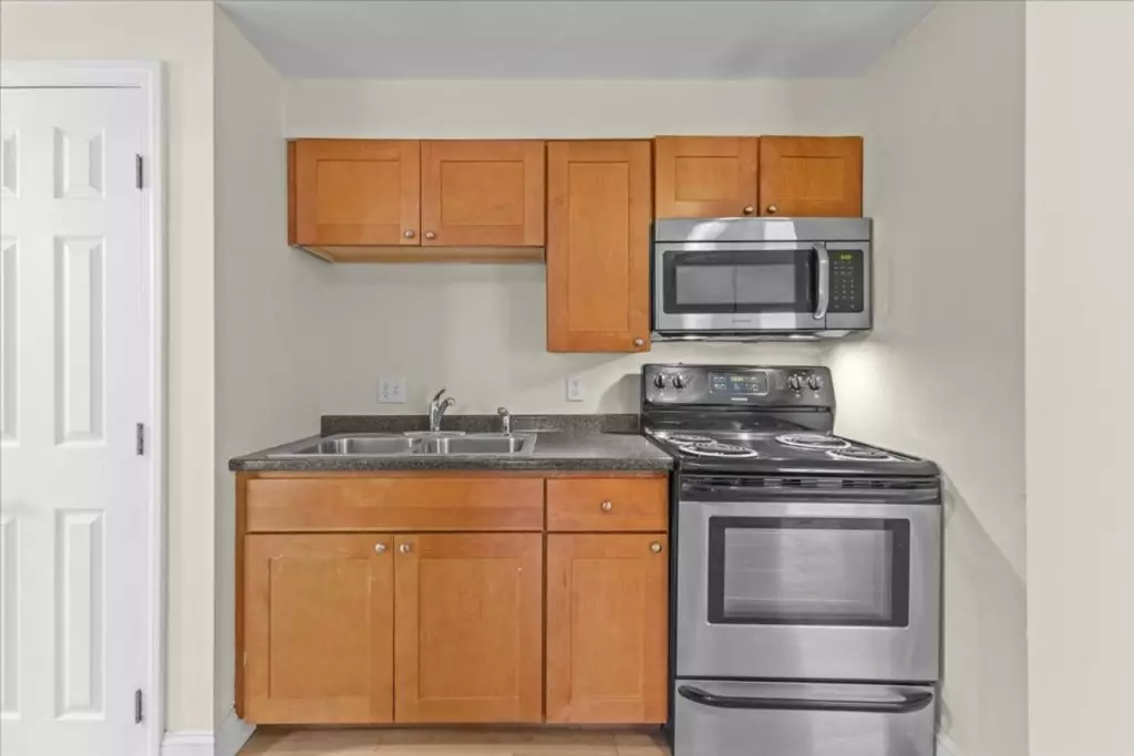 One Bedroom, 141 Main Street, Burlington – Available June 1st, 2026