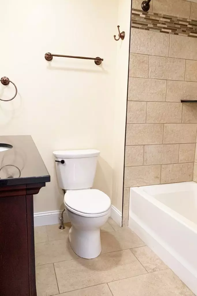 2 Bedroom with Laundry/Parking – 152A North Street, Burlington VT- June 1st, 2026