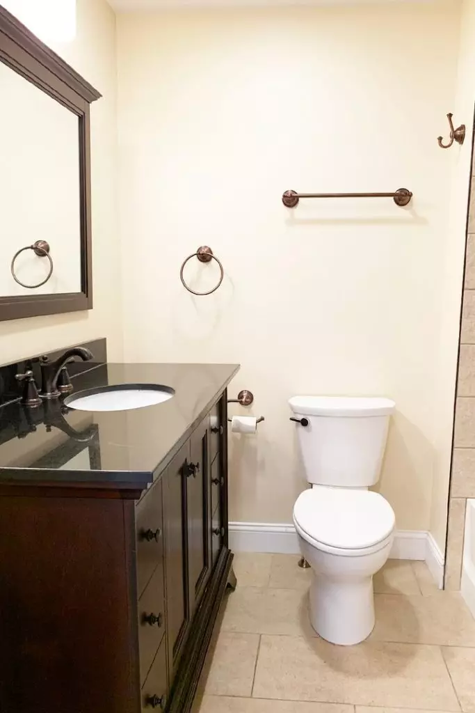 2 Bedroom with Laundry/Parking – 152A North Street, Burlington VT- June 1st, 2026