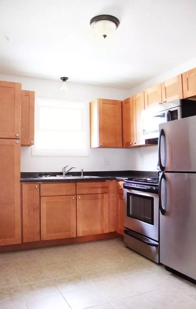 2 Bedroom with Parking – 102 Park St #4, Burlington – June 1st, 2026