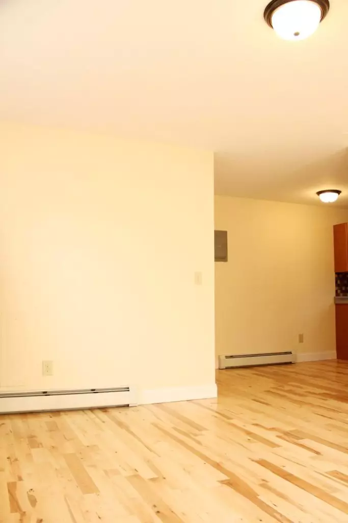 2 Bedroom with Parking – 102 Park St #4, Burlington – June 1st, 2026