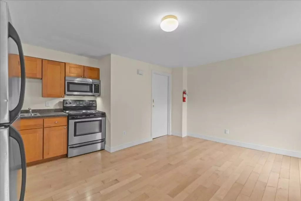 One Bedroom, 141 Main Street, Burlington – Available June 1st, 2026