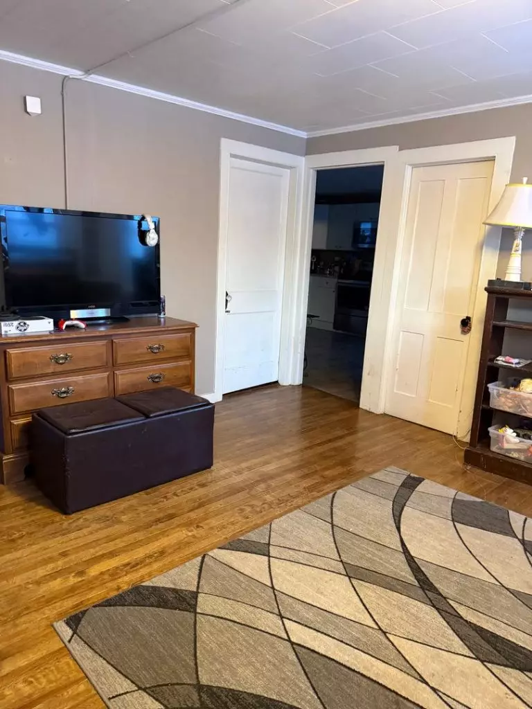Charming 2-bedroom – 257 South Main Street in St. Albans