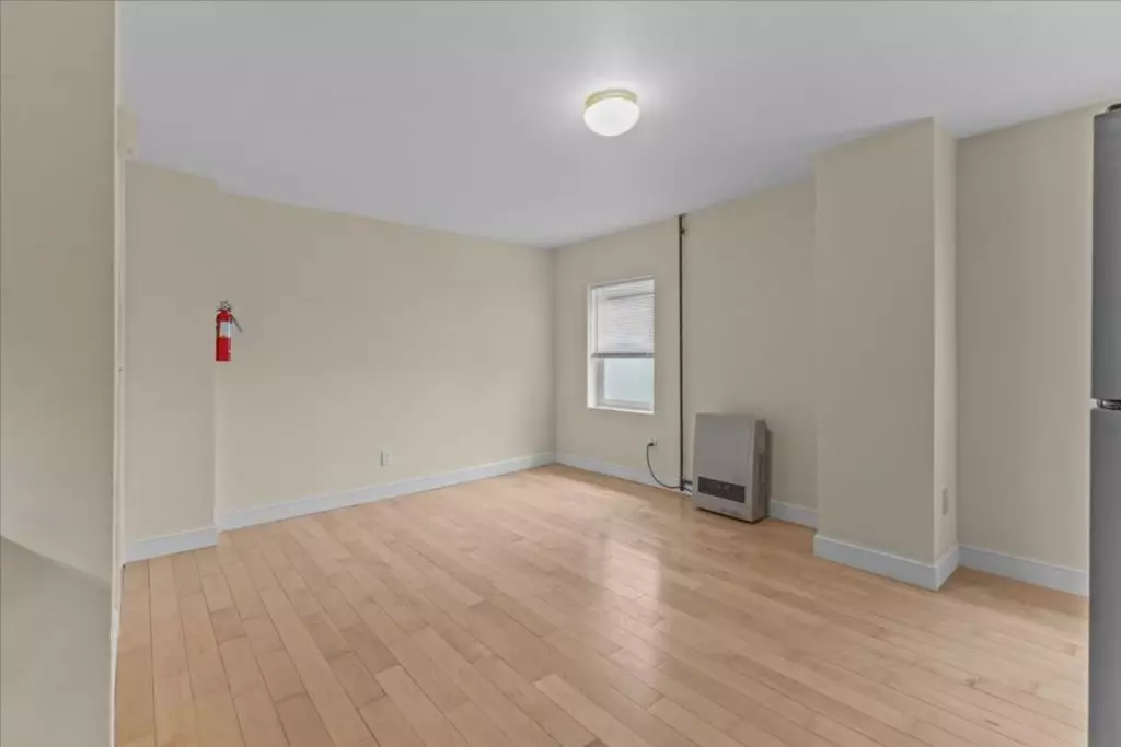 One Bedroom, 141 Main Street, Burlington – Available June 1st, 2026