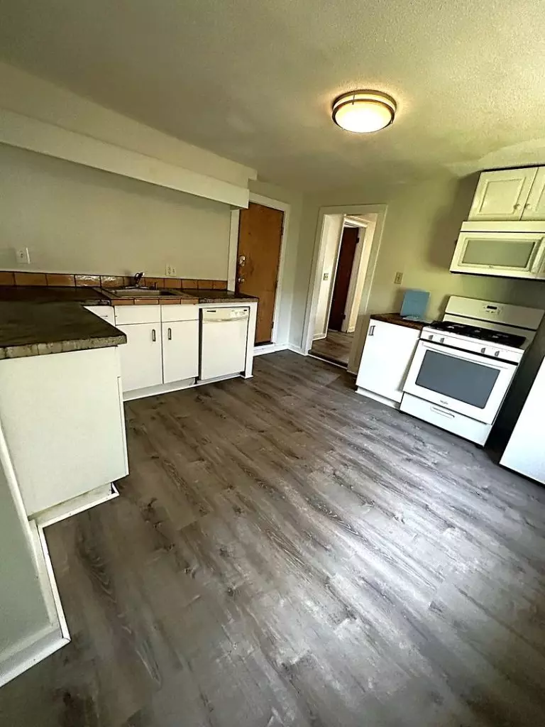50 North Ave – June 1st – Spacious 3 bedroom apartment available