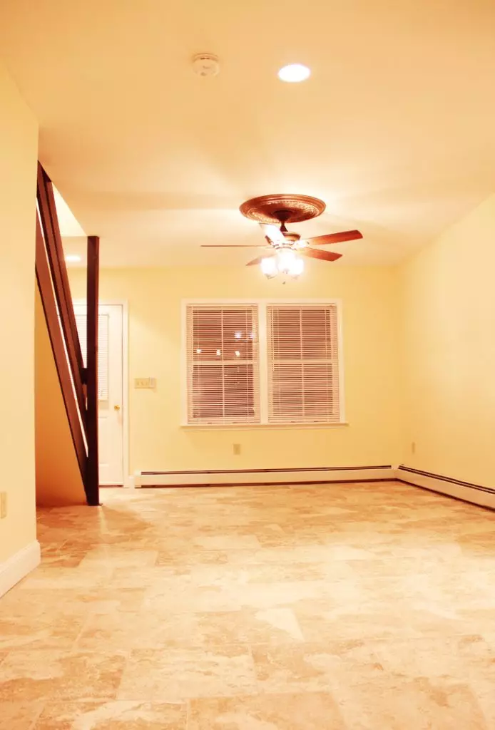 Updated 2 Bedroom w/ Laundry + Parking – 48 North Champlain #2, Burlington VT- June 1st, 2026