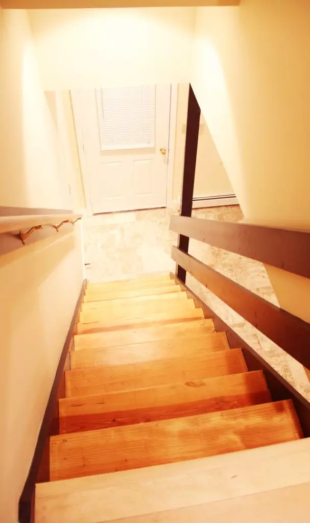 Updated 2 Bedroom w/ Laundry + Parking – 48 North Champlain #2, Burlington VT- June 1st, 2026