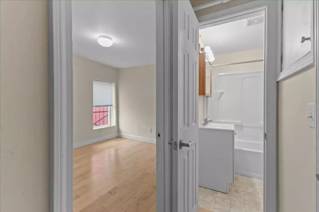 One Bedroom, 141 Main Street, Burlington – Available June 1st, 2026