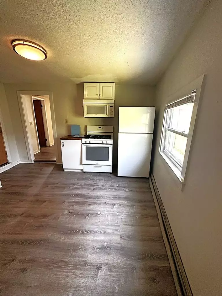 50 North Ave – June 1st – Spacious 3 bedroom apartment available