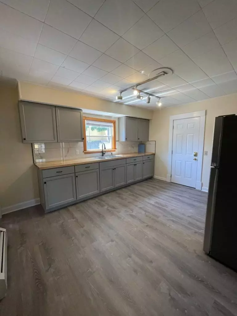 Renovated 4 Bedroom Apartment in Burlington, VT | Old North End Near UVM & Downtown | June 2027