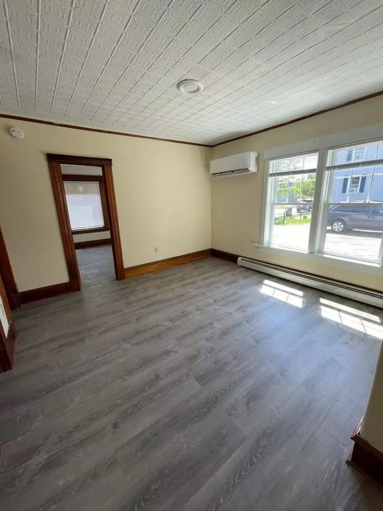 Renovated 4 Bedroom Apartment in Burlington, VT | Old North End Near UVM & Downtown | June 2027