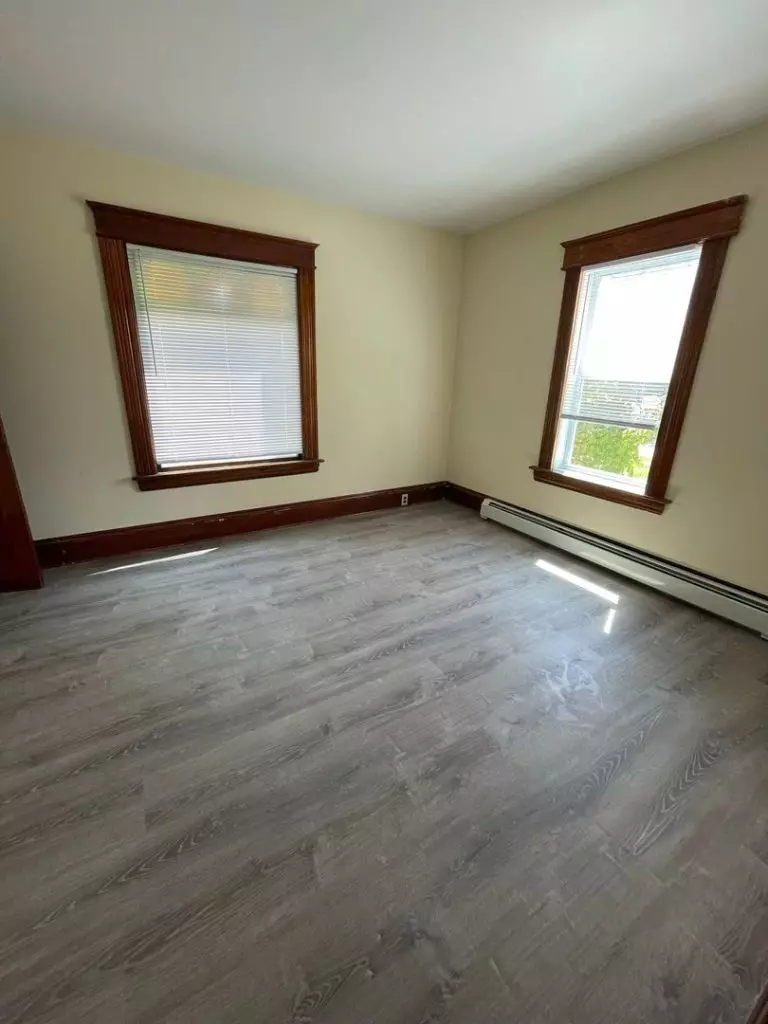 Renovated 4 Bedroom Apartment in Burlington, VT | Old North End Near UVM & Downtown | June 2027