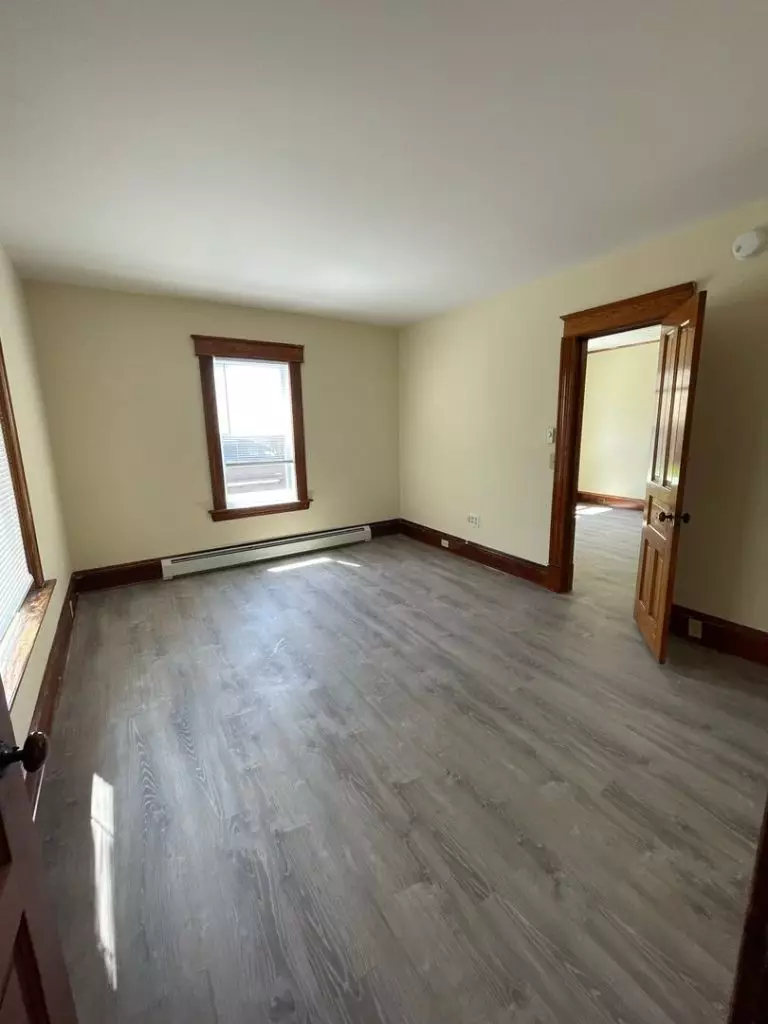Renovated 4 Bedroom Apartment in Burlington, VT | Old North End Near UVM & Downtown | June 2027